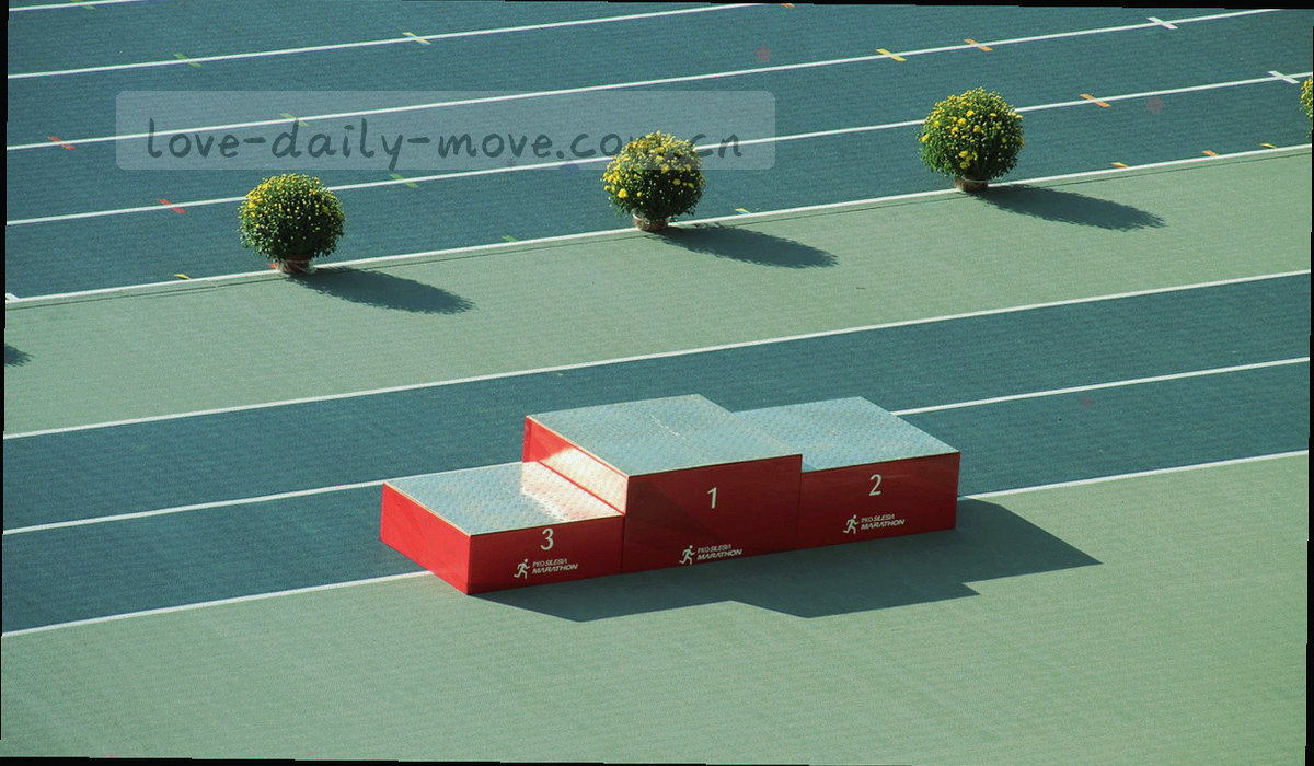 刷新、退出重进、更换入口三个动作连成循环箭头的战报页重试路径示意图
